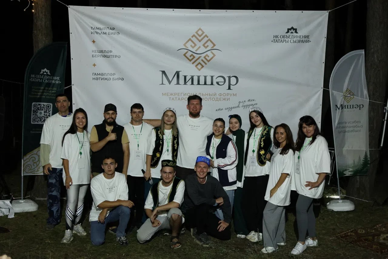 Татар яшьләренең «Мишәр» төбәкара форумында катнашучылар. 2026 ел. /Н.Йосыпов фотосы.